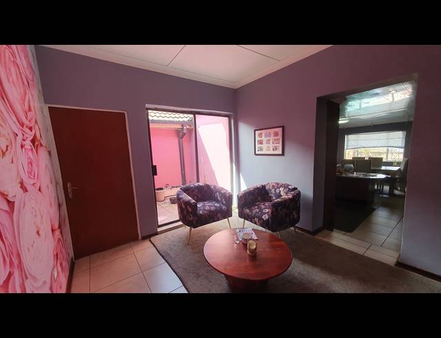5 BEDROOM FREEHOLD FOR SALE IN LINMEYER